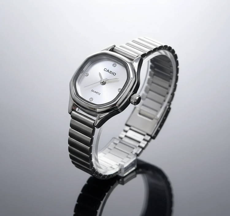 ساعت زنانه کاسیو نقره ای صفحه نقره ای مدل casio-LS5
