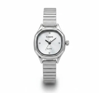 ساعت زنانه کاسیو نقره ای صفحه نقره ای مدل casio-LS5