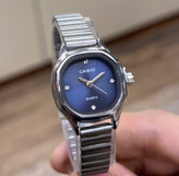 ساعت زنانه کاسیو نقره ای صفحه سورمه ای مدل casio-LS9